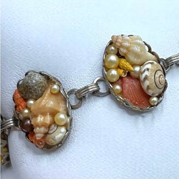 🌺Vintage Artisan Seashell Bracelet - Picture 1 of 16